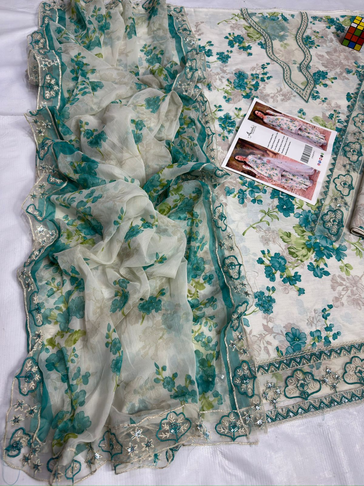 Aneela Collection D-22 Luxury Floral Printed Lawn – 3 Piece Unstitched Suit with Ready-to-Wear 4-Side Cutwork Chiffon Dupatta