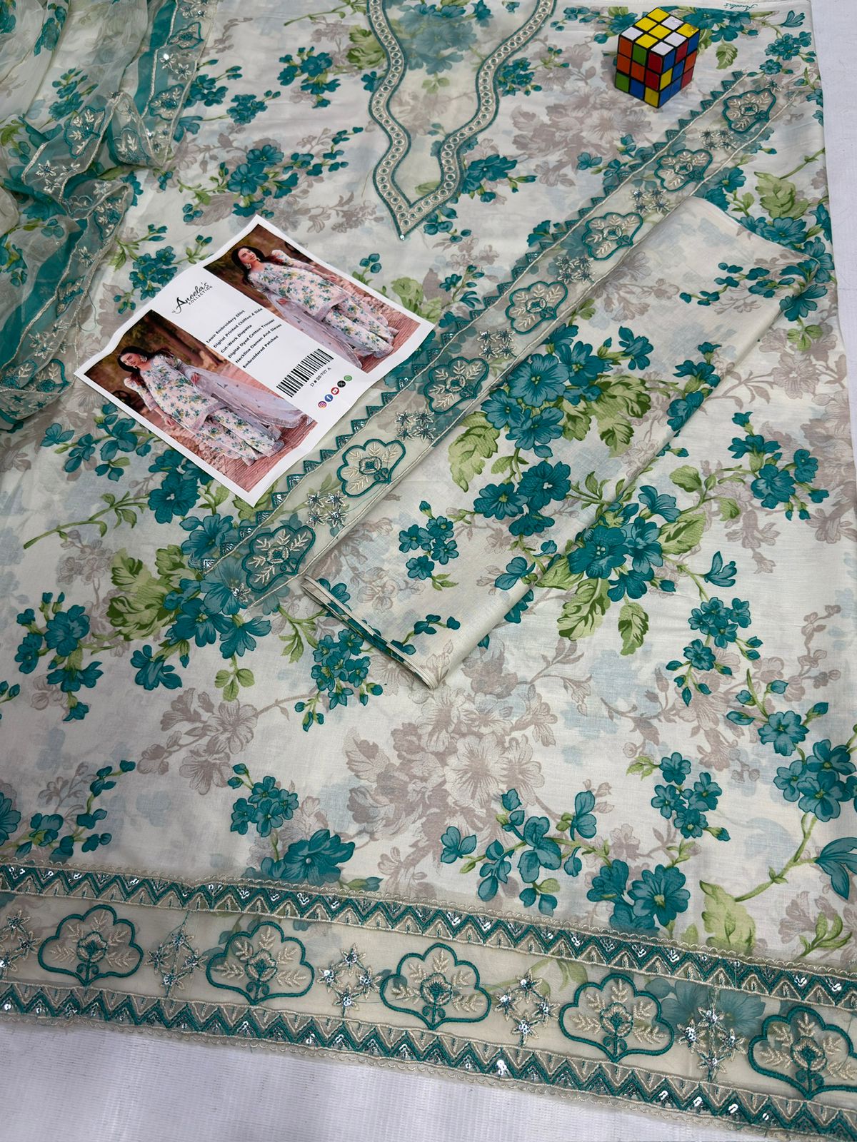 Aneela Collection D-22 Luxury Floral Printed Lawn – 3 Piece Unstitched Suit with Ready-to-Wear 4-Side Cutwork Chiffon Dupatta